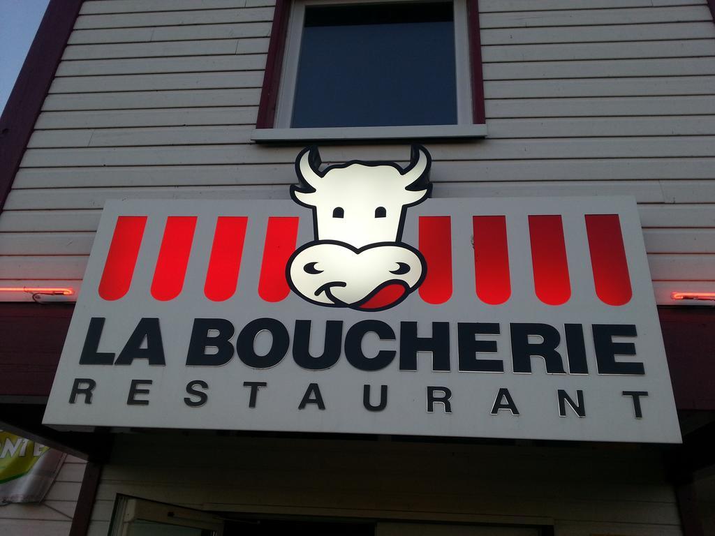 Contact Hotel Fontenay Le Comte Exterior photo